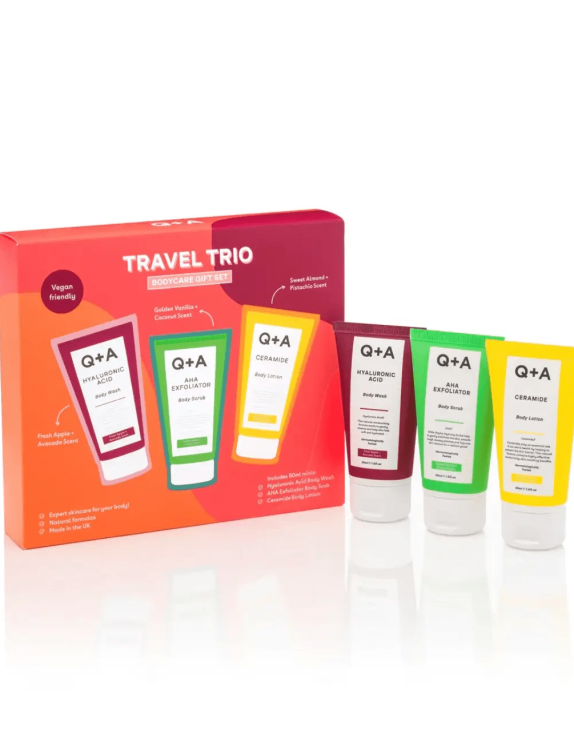 Q+A Travel Trio подарунковий набір для тіла: очищення, ексфоліація, зволоження