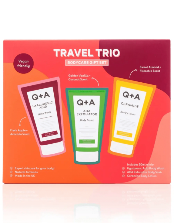 Q+A Travel Trio подарунковий набір для тіла: очищення, ексфоліація, зволоження