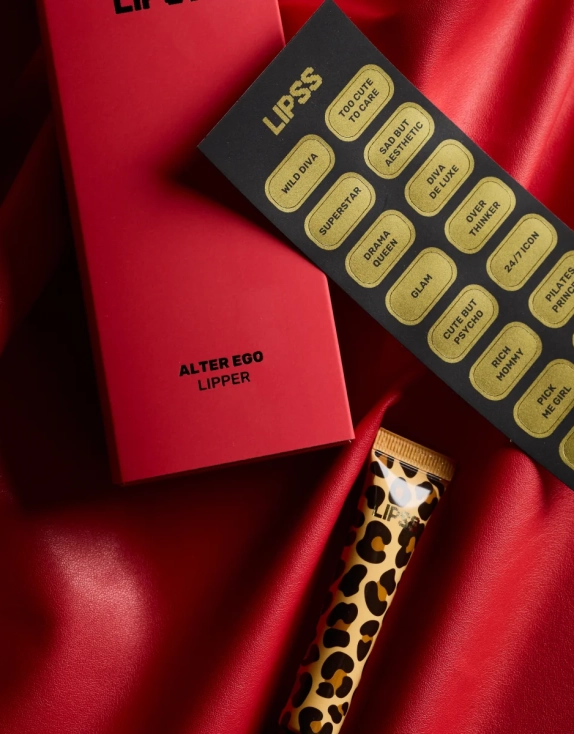 Lipss Lipper Gloss ALTER EGO Зволожувальний ліппер червоного відтінку із золотими блискітками та ароматом вишневого брауні, 12 мл