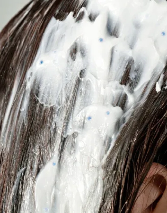Kundal Airy Volume Hyaluron Capsule Scalp Mask Blossom Breeze Зволожувальна маска для шкіри голови з гіалуроновими капсулами для комфорту та природного об’єму волосся, 180 г